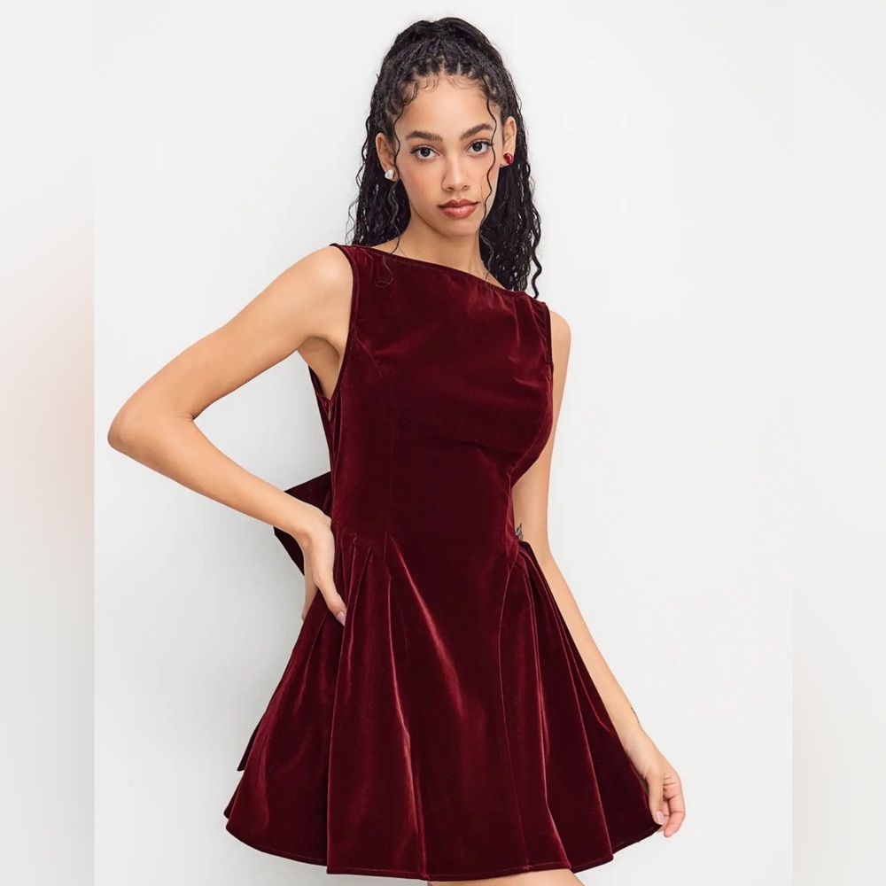 Cider Velvet Backless Fit-and-Flare Dress in Wine Red